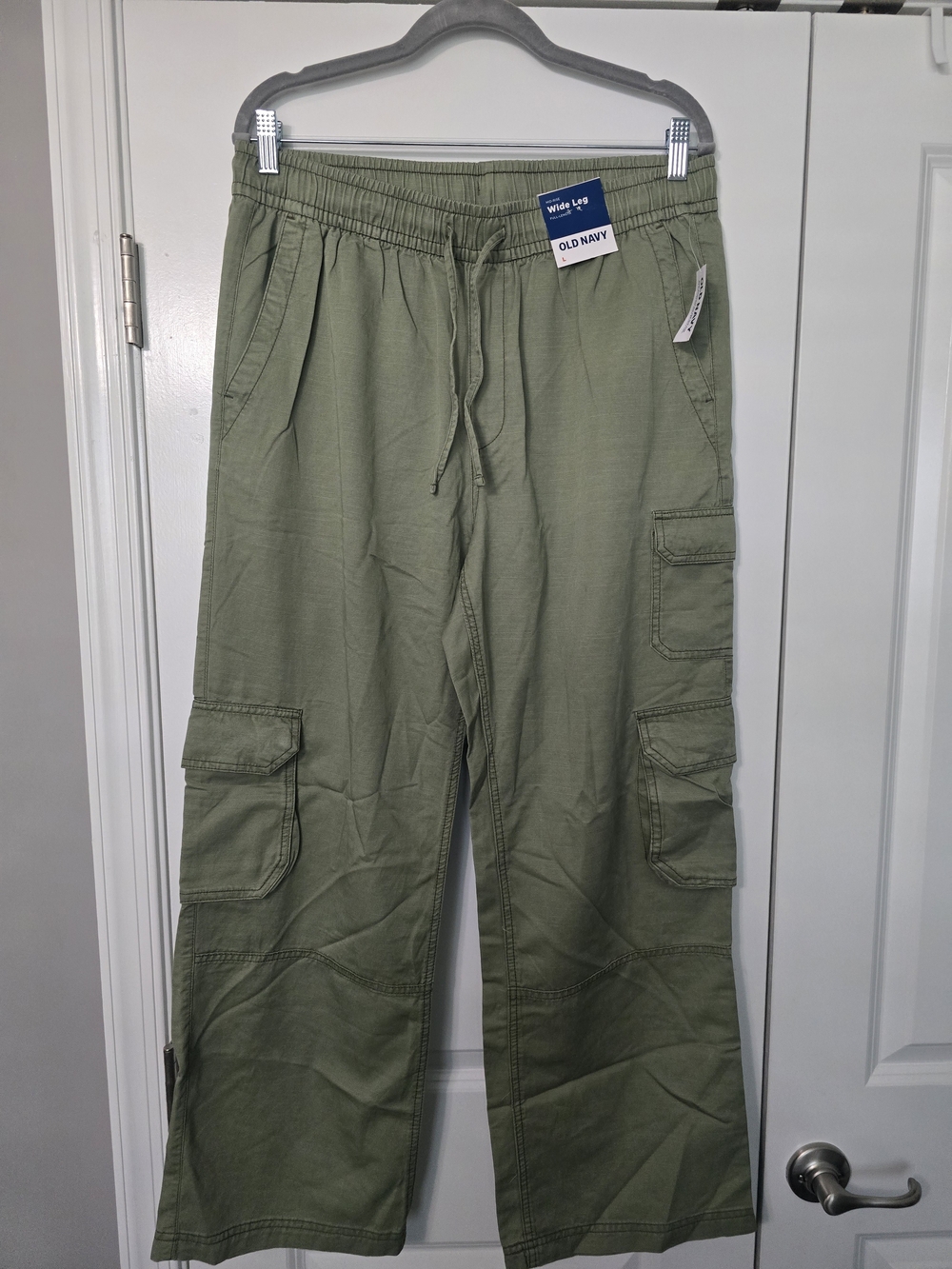 Old Navy Women's Olive Cargo Joggers - Light Olive